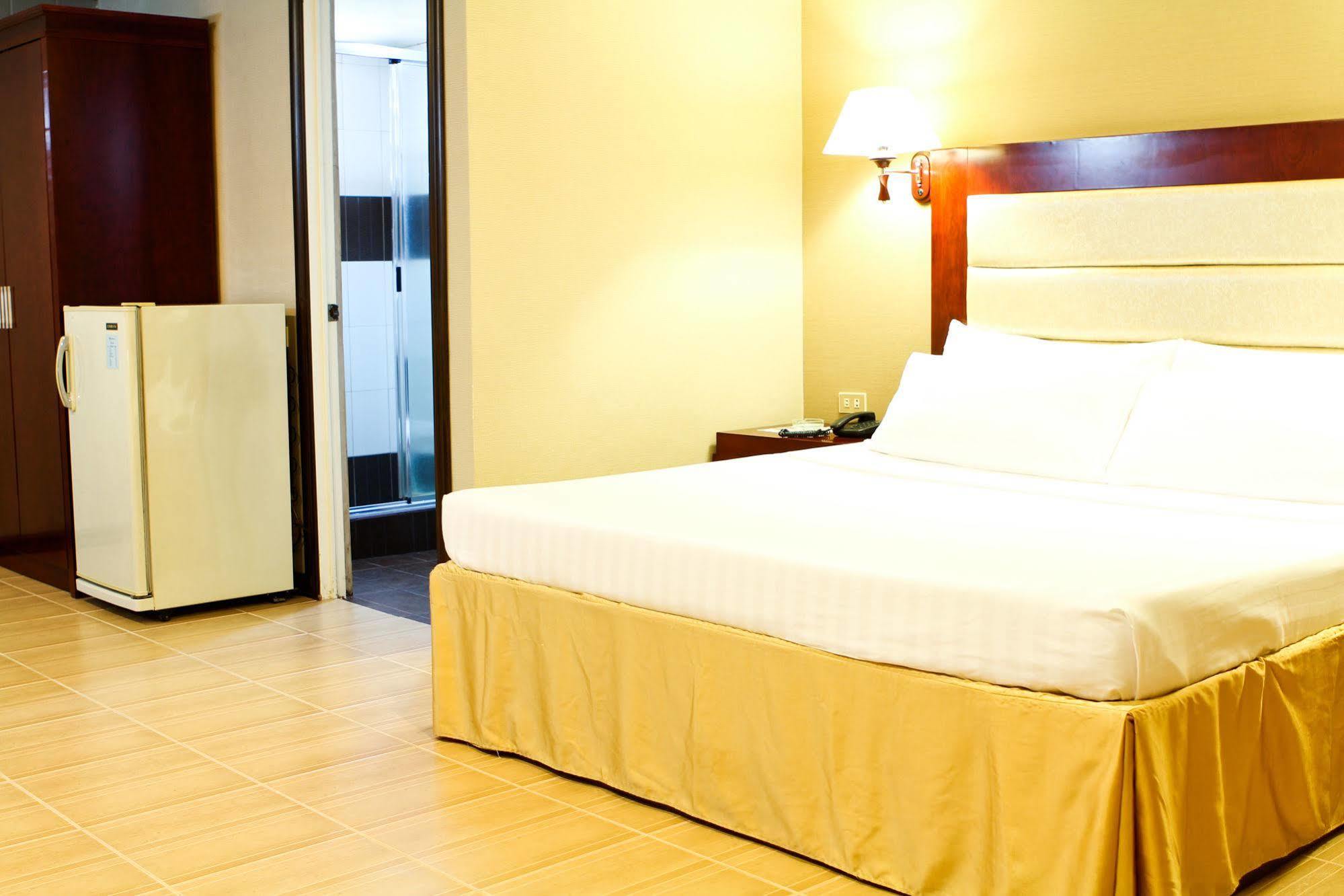 Star Plaza Hotel Dagupan City Esterno foto